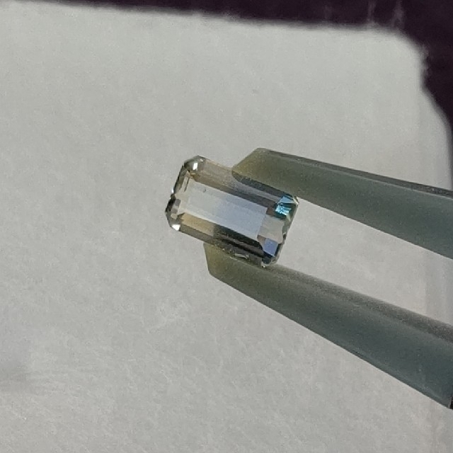 淡めクリア☆バイカラーサファイア①　0.35ct