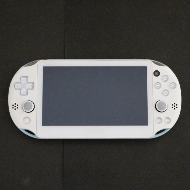 PlayStation Vita(プレイステーションヴィータ)のPlayStation Vita PCH-2000 ライトブルー/ホワイト  エンタメ/ホビーのゲームソフト/ゲーム機本体(携帯用ゲーム機本体)の商品写真