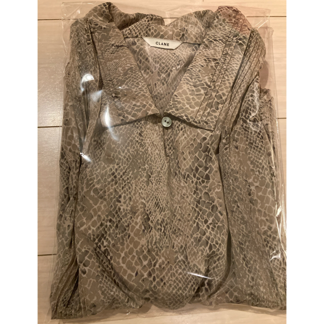 Ameri VINTAGE(アメリヴィンテージ)のclane クラネ　PYTHON OVER SHIRT ONE PIECE レディースのワンピース(ロングワンピース/マキシワンピース)の商品写真