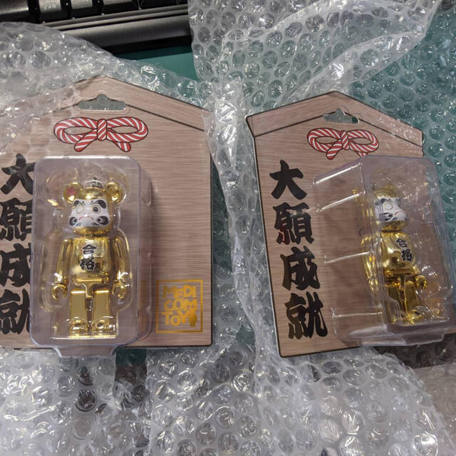 MEDICOM TOY(メディコムトイ)のBE@RBRICK 達磨 合格 金メッキ 100% 2体セット エンタメ/ホビーのフィギュア(その他)の商品写真