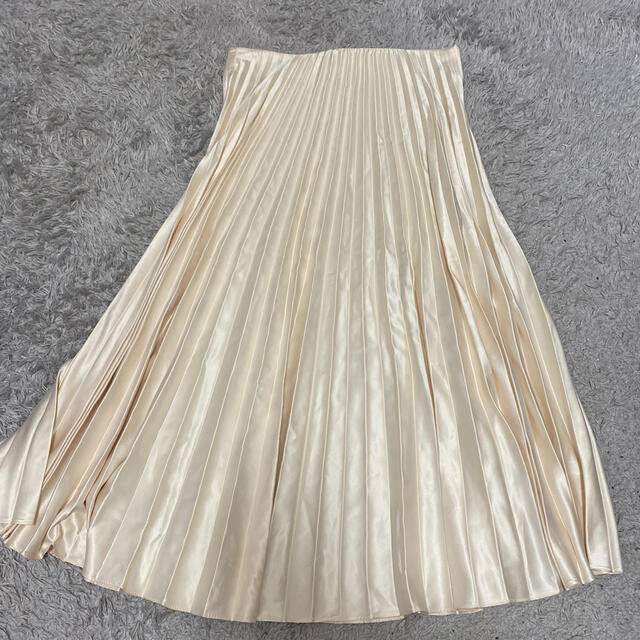 ZARA(ザラ)のZARA ザラ　プリーツスカート　サテン レディースのスカート(ひざ丈スカート)の商品写真