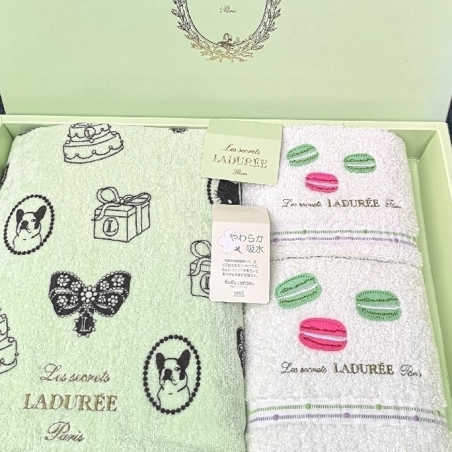 LADUREE(ラデュレ)の新品　ラデュレ　タオル　ギフトセット　ギフトチャーム　犬 インテリア/住まい/日用品の日用品/生活雑貨/旅行(タオル/バス用品)の商品写真