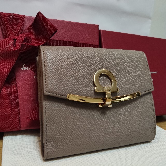 Salvatore Ferragamo(サルヴァトーレフェラガモ)の新品フェラガモ【Salvatore Ferragamo】財布 レディースのファッション小物(財布)の商品写真