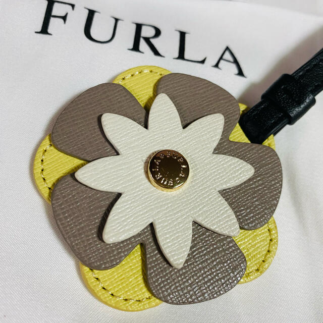 【新品】FURLA 本革バッグチャーム フラワー レモンイエロー×グレージュ