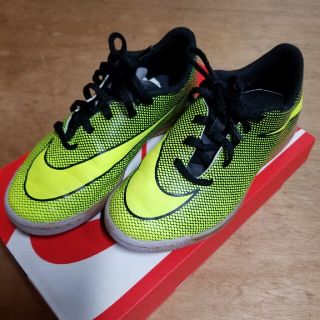 ナイキ(NIKE)のナイキ　フットサルシューズ　22.5センチ(シューズ)