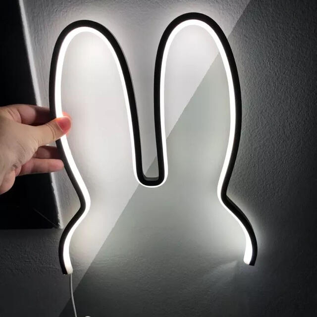 あい様専用　LED ナイトライト　ウサギのシルエットが可愛い♡ インテリア/住まい/日用品のライト/照明/LED(テーブルスタンド)の商品写真