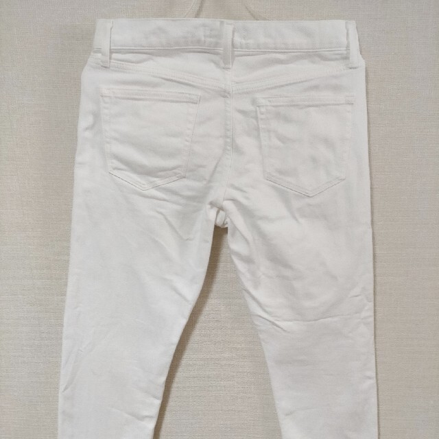 UNIQLO(ユニクロ)のUNIQLO スキニー ホワイト デニム ジーンズ メンズのパンツ(デニム/ジーンズ)の商品写真