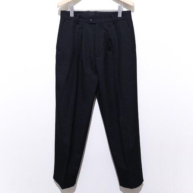 COMOLI(コモリ)のstein WIDE TAPERED TROUSERS BLACK 20aw S メンズのパンツ(スラックス)の商品写真