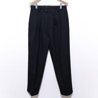 コモリ(COMOLI)のstein WIDE TAPERED TROUSERS BLACK 20aw S(スラックス)