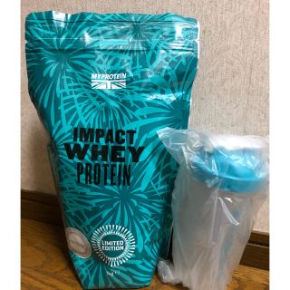 マイプロテイン(MYPROTEIN)のマイプロテイン　赤リンゴ味ホエイプロテイン1kg ➕シェイカー600ml(プロテイン)