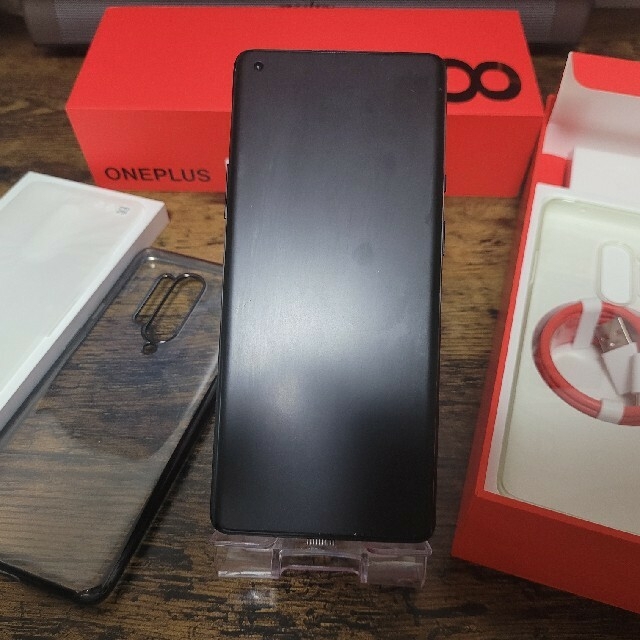 ANDROID(アンドロイド)の[美品]OnePlus 8 Pro　RAM12GB ROM256 BLACK スマホ/家電/カメラのスマートフォン/携帯電話(スマートフォン本体)の商品写真