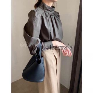 ザラ(ZARA)のimport❁︎バックボタン ギャザー タック ブラウス(シャツ/ブラウス(長袖/七分))