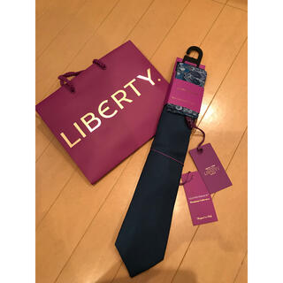 バーバリー(BURBERRY)の新品 ロンドン リバティ ハンカチ  付 ネクタイ ネイビー Liberty(ネクタイ)