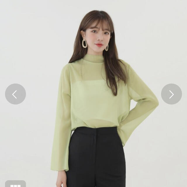 ZARA(ザラ)のby muni:r ハイネック シースルー　ブラウス イエロー　フリル レディースのトップス(シャツ/ブラウス(長袖/七分))の商品写真