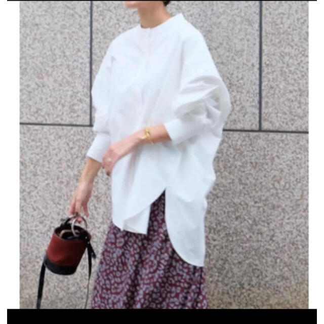 マチャット  スタンドカラーオーバーシャツ　白　新品未使用 レディースのトップス(シャツ/ブラウス(長袖/七分))の商品写真