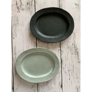 リムオーバル皿 マット黒&ツヤ白 2枚 小皿 美濃焼 オシャレ 陶器 楕円(食器)