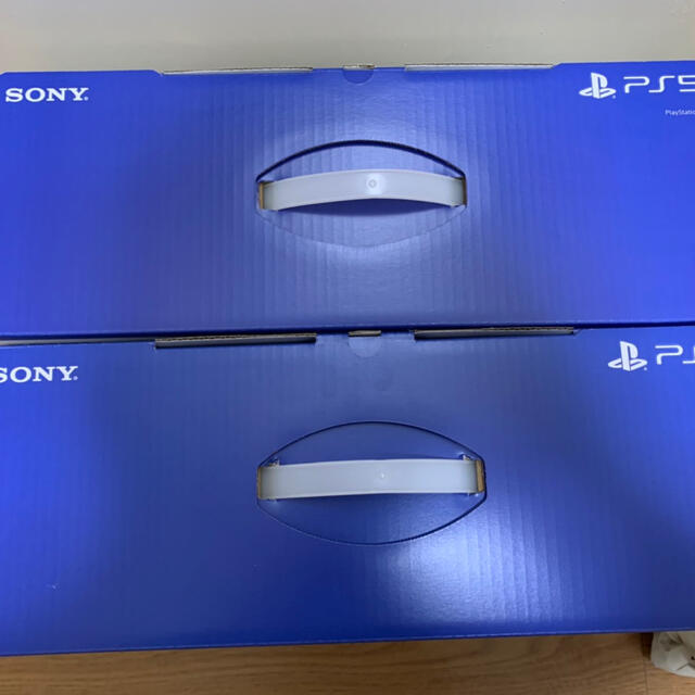 PlayStation(プレイステーション)のps5 本体　2台セット　新品　プレイステーション5 ディスクドライブ搭載 エンタメ/ホビーのゲームソフト/ゲーム機本体(家庭用ゲーム機本体)の商品写真
