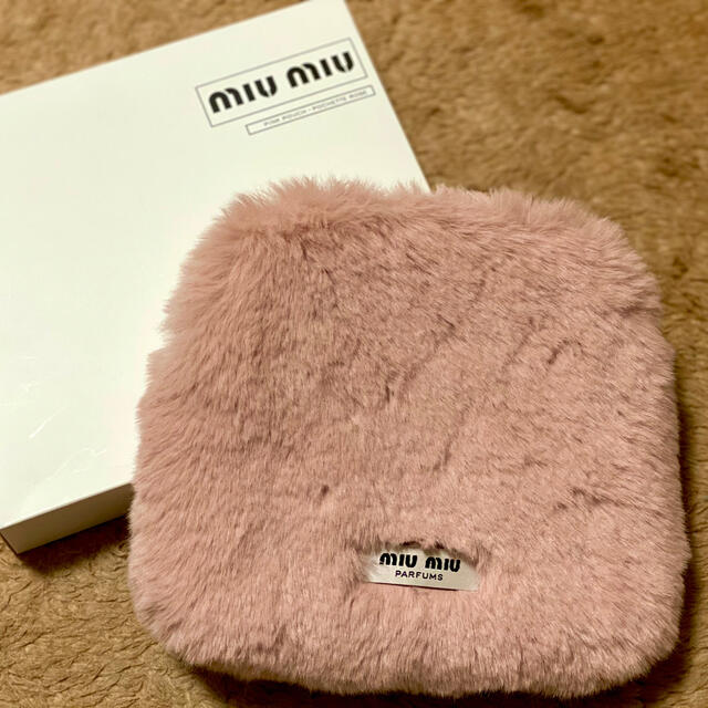 miumiu ファーポーチ