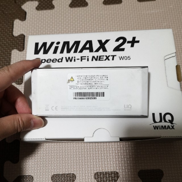 au(エーユー)のWiMAX2+　Wi-Fiルーター　W05 スマホ/家電/カメラのPC/タブレット(PC周辺機器)の商品写真