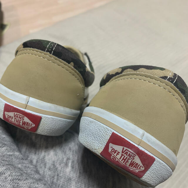 VANS(ヴァンズ)のバンズ　ベージュカモフラ柄 キッズ/ベビー/マタニティのキッズ靴/シューズ(15cm~)(スニーカー)の商品写真