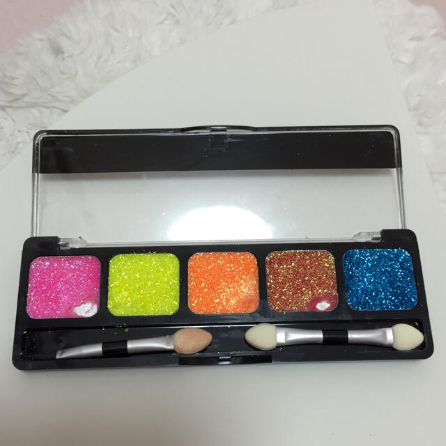 NYX グリッタークリームパレット コスメ/美容のベースメイク/化粧品(アイシャドウ)の商品写真