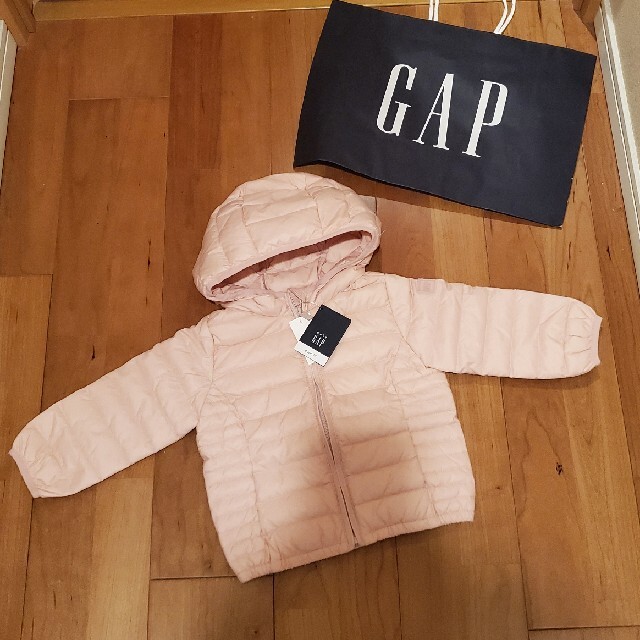 babyGAP(ベビーギャップ)の90 ダウンジャケット キッズ/ベビー/マタニティのキッズ服女の子用(90cm~)(ジャケット/上着)の商品写真