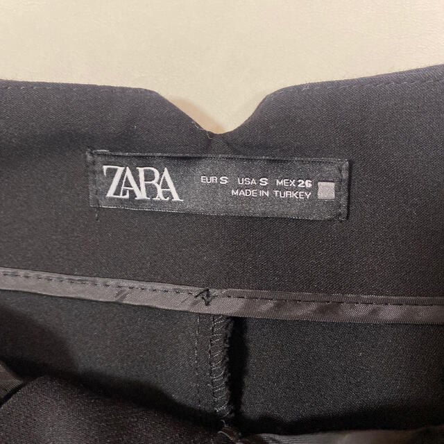 ZARA(ザラ)のZARA ハイウエストパンツ　ブラック　黒 レディースのパンツ(カジュアルパンツ)の商品写真