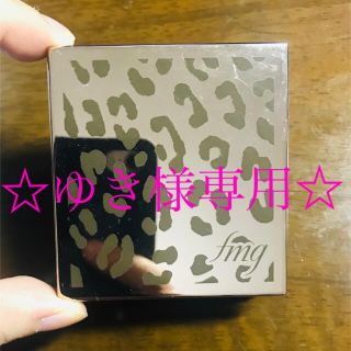 エイボン(AVON)の【☆ゆき様専用☆】 エイボン　fmg  フェースパウダー　アニマル柄(フェイスパウダー)