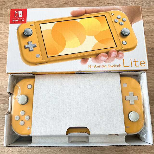 Nintendo Switch Lite イエロー　ポケモン　ソード