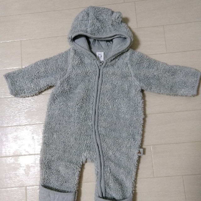 babyGAP(ベビーギャップ)のBABYGAP 　もこもこパーカー　コート キッズ/ベビー/マタニティのベビー服(~85cm)(ジャケット/コート)の商品写真