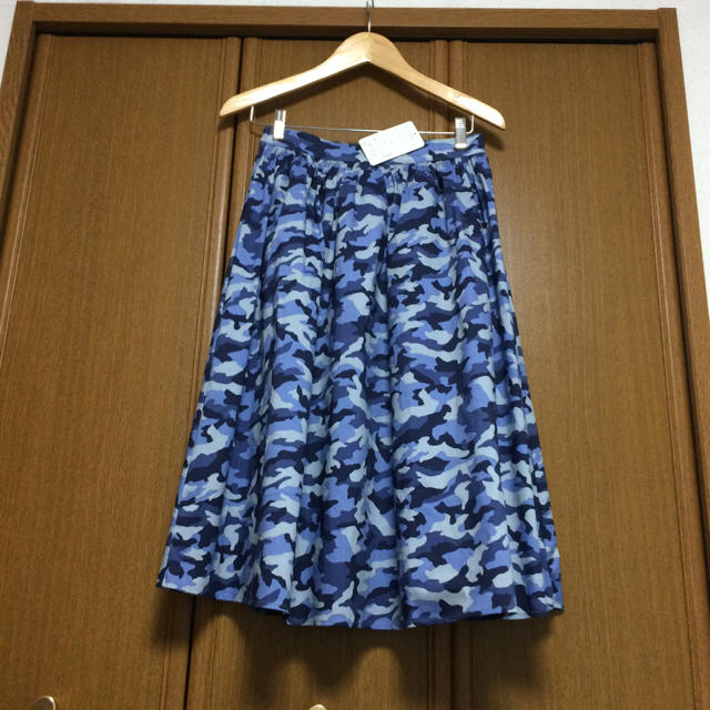 値下げ！紫陽花色のカモ柄ギャザースカート レディースのスカート(ひざ丈スカート)の商品写真