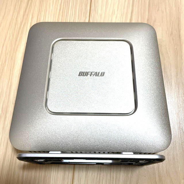 Buffalo(バッファロー)の【美品】BUFFALO Wi-Fiルーター WSR-2533DHP-CG スマホ/家電/カメラのPC/タブレット(PC周辺機器)の商品写真