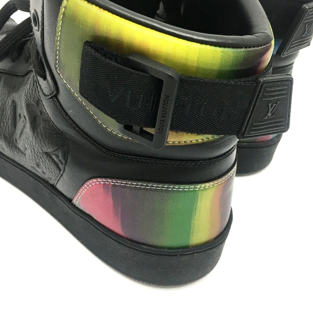 LOUIS VUITTON(ルイヴィトン)のルイヴィトン LOUIS VUITTON モノグラム 1A7S6R リヴォリ・ライン ロゴ スニーカー レザー ノワール ブラック 美品 メンズの靴/シューズ(スニーカー)の商品写真