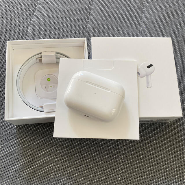 Apple(アップル)のAirPods Pro 正規品　純正　エアーポッズプロ スマホ/家電/カメラのオーディオ機器(ヘッドフォン/イヤフォン)の商品写真