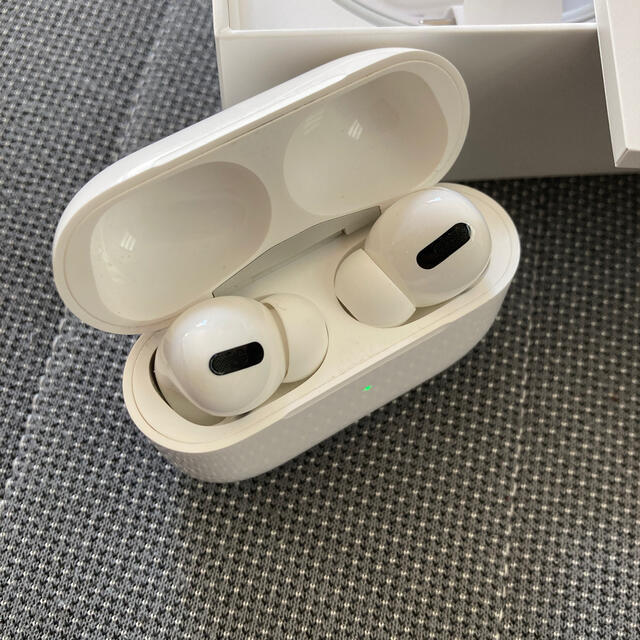 Apple(アップル)のAirPods Pro 正規品　純正　エアーポッズプロ スマホ/家電/カメラのオーディオ機器(ヘッドフォン/イヤフォン)の商品写真