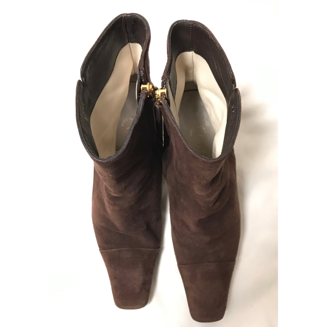 CHANEL(シャネル)の美品　CHANEL ショートブーツ　ブラウン　スエード　シンプル　秋冬　シャネル レディースの靴/シューズ(ブーツ)の商品写真