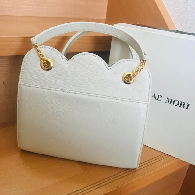 HANAE MORI(ハナエモリ)のハナエモリ レザーハンドバッグ  ホワイトアイボリー   レディースのバッグ(ハンドバッグ)の商品写真
