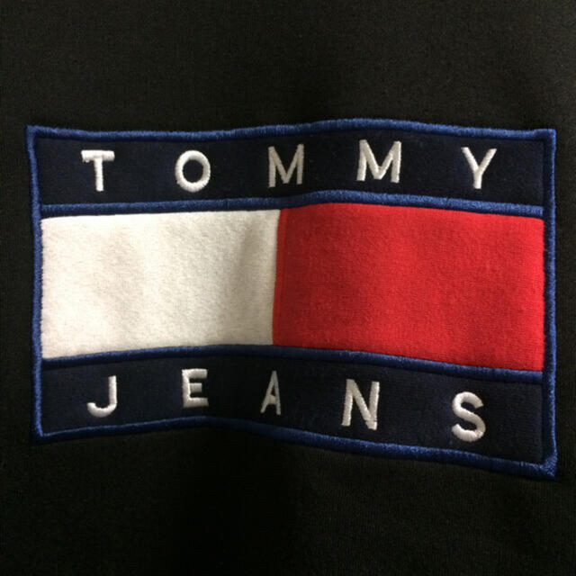 TOMMY HILFIGER(トミーヒルフィガー)のトミースエットです！前はV字です！サイズXLですが少し小さく感じますのでLで出品 メンズのトップス(シャツ)の商品写真