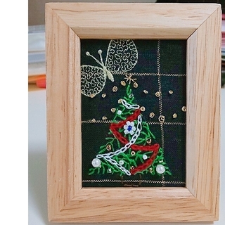 ミナペルホネン(mina perhonen)のミナペルホネン クリスマスツリー 刺繍 ハンドメイド 写真たて 壁掛け(アート/写真)