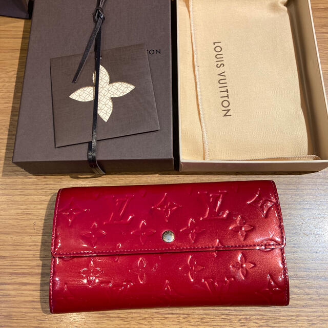 LOUIS VUITTON(ルイヴィトン)のルイヴィトン　Louis Vuitton 長財布　ヴェルニ赤 レディースのファッション小物(財布)の商品写真