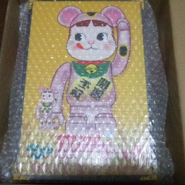 BE@RBRICK 招き猫 ペコちゃん 桃金メッキ 100％ ＆ 400％ エンタメ/ホビーのフィギュア(その他)の商品写真