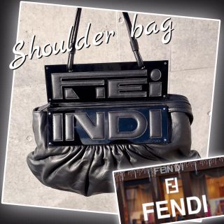 フェンディ(FENDI)の【超美品☆素敵】FENDI バッグ/ショルダーバッグ　クラッチバッグ　(ショルダーバッグ)