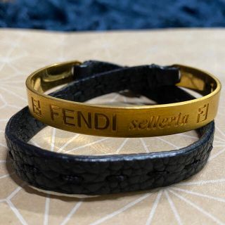 フェンディ(FENDI)のFENDI フェンディselleria セレリア　本革　ブレスレット(ブレスレット/バングル)