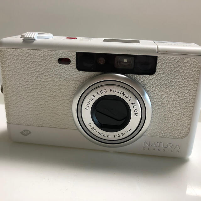 富士フィルム　ナチュラクラシカ　ホワイト　フィルムカメラ スマホ/家電/カメラのカメラ(フィルムカメラ)の商品写真