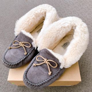 アグ(UGG)のUGG W ALENA モカシン　ライトグレー(スリッポン/モカシン)