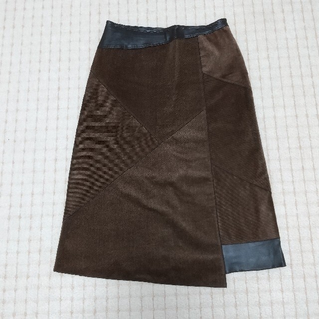 KRIZIA(クリツィア)の冬物　膝丈スカート　サイズ44 レディースのスカート(ひざ丈スカート)の商品写真