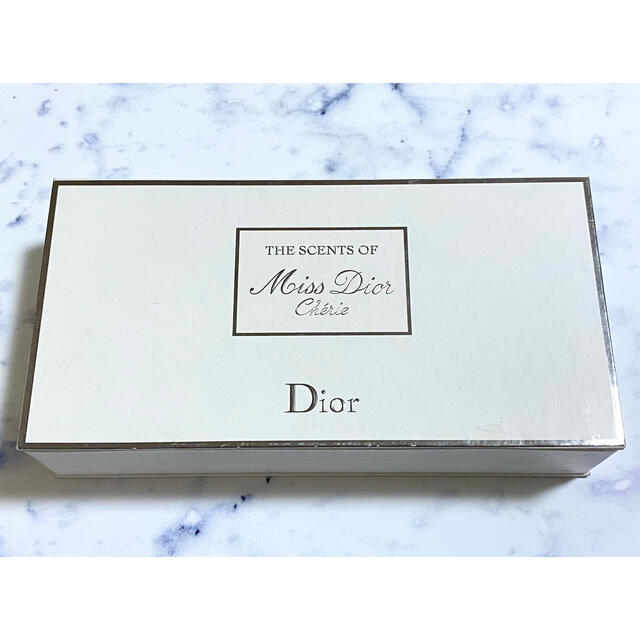 Christian Dior(クリスチャンディオール)のTHE SCENTS OF Miss Dior Cherie ミニ香水4点セット コスメ/美容の香水(香水(女性用))の商品写真
