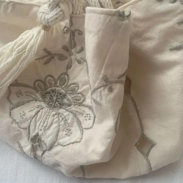 アンティーク刺繍　小籠包バッグ レディースのバッグ(ショルダーバッグ)の商品写真