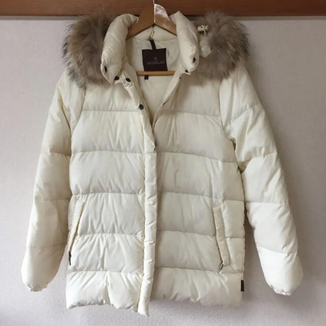 MONCLER - 【12/26まで販売】最終値下げ！モンクレールダウン レディース 白 ホワイトの通販 by かおり's shop｜モンク