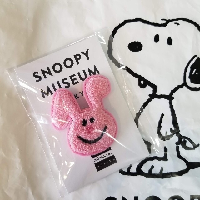 SNOOPY(スヌーピー)の新品　未開封スヌーピーミュージアム　さがら織りバッチ エンタメ/ホビーのおもちゃ/ぬいぐるみ(キャラクターグッズ)の商品写真